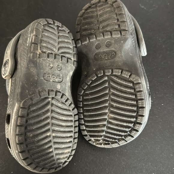Toddler shark Crocs size 7 - Picture 4 of 4